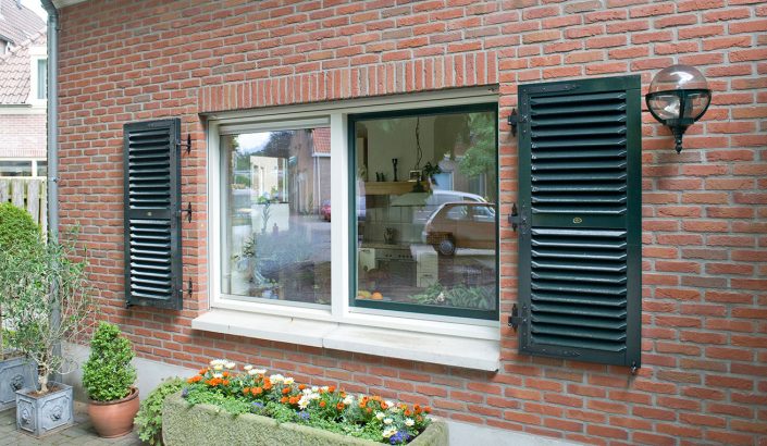 Houtluizen Houten luiken, jaloezieën - Hans Dieker